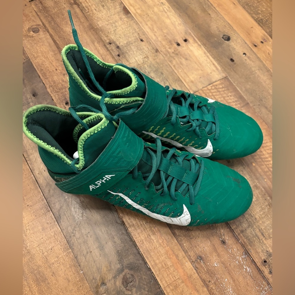 Nike
Alpha Menace Pro 2 Mid cleats